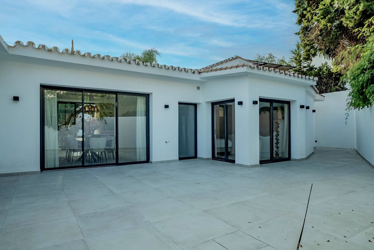 6 Bed Detached Villa in Nagüeles