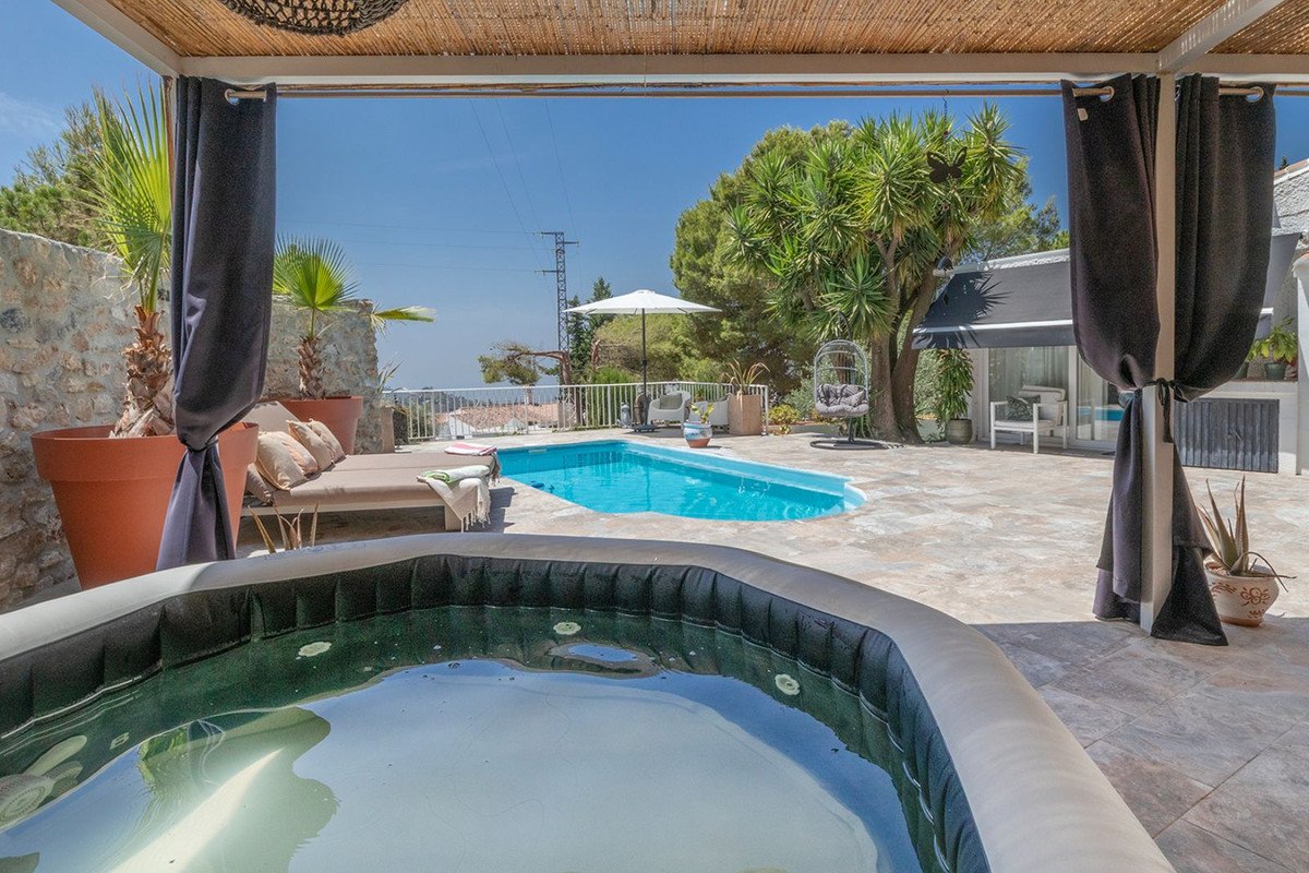 2 Bed Detached Villa in Cómpeta