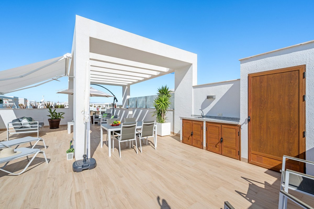 2 Bed Ground Floor Apartment in Torrevieja