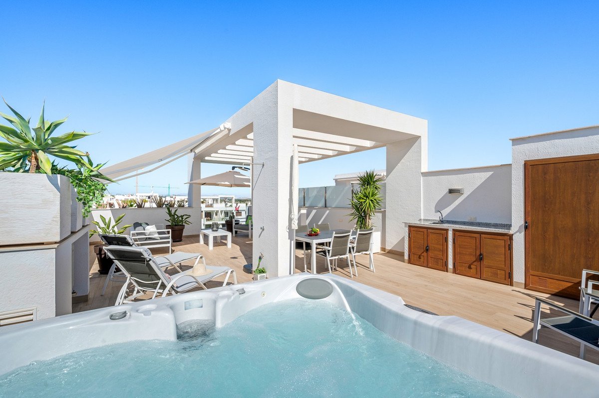 2 Bed Ground Floor Apartment in Torrevieja