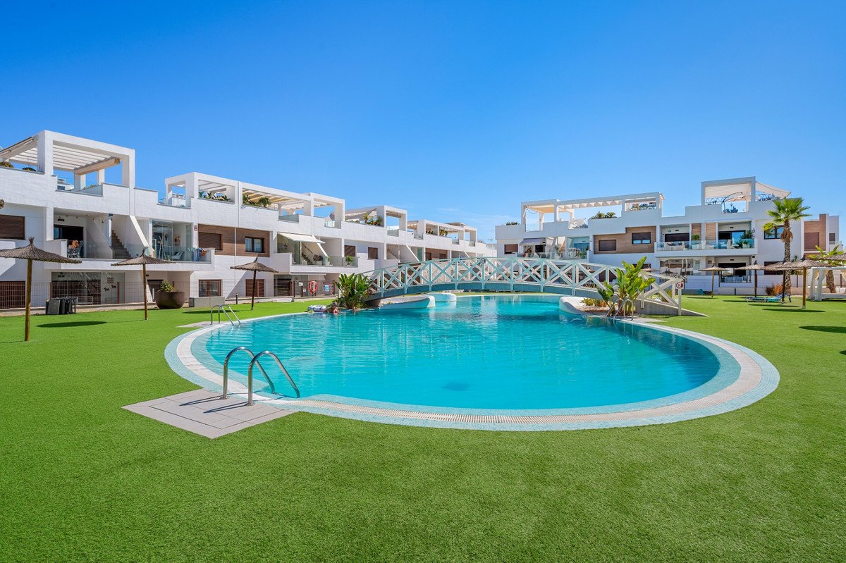 2 Bed Ground Floor Apartment in Torrevieja