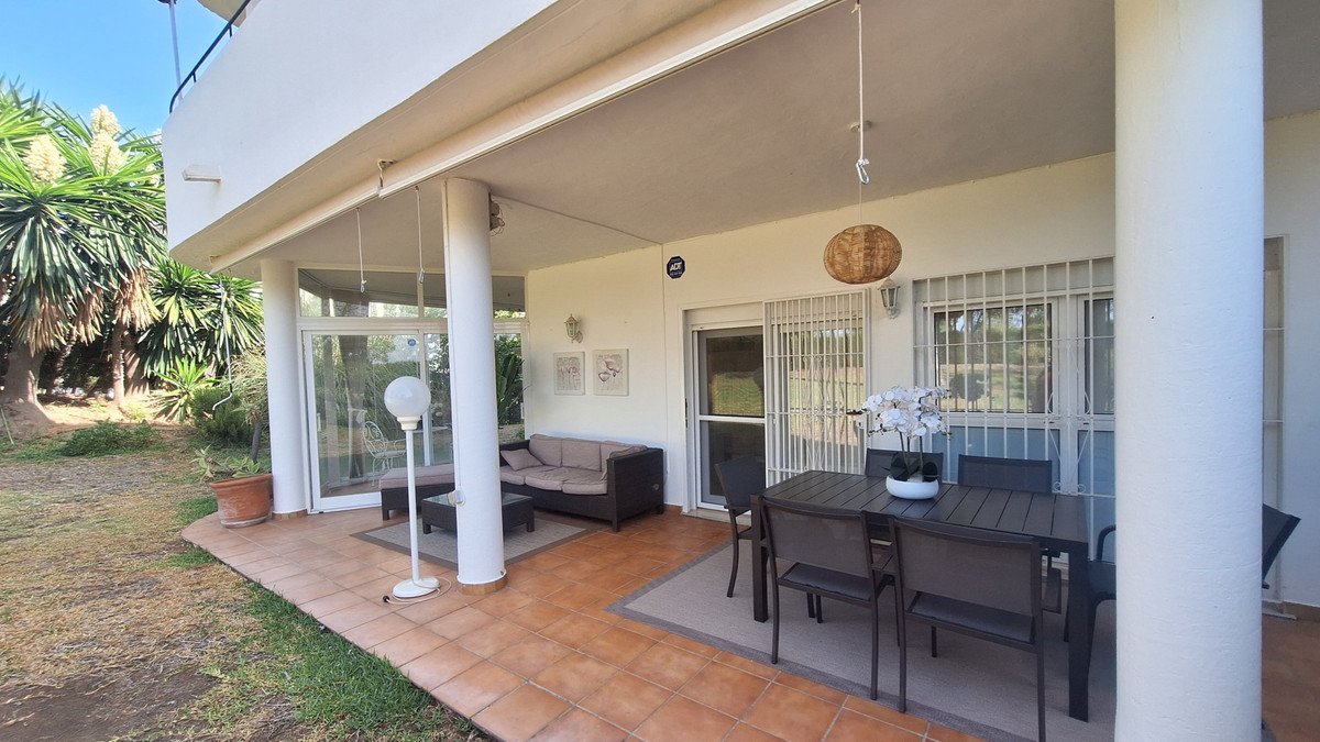 2 Bed Middle Floor Apartment in Estepona