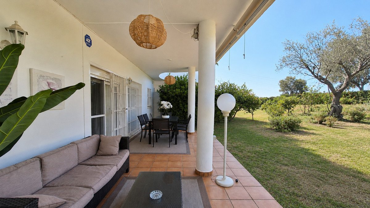 2 Bed Middle Floor Apartment in Estepona