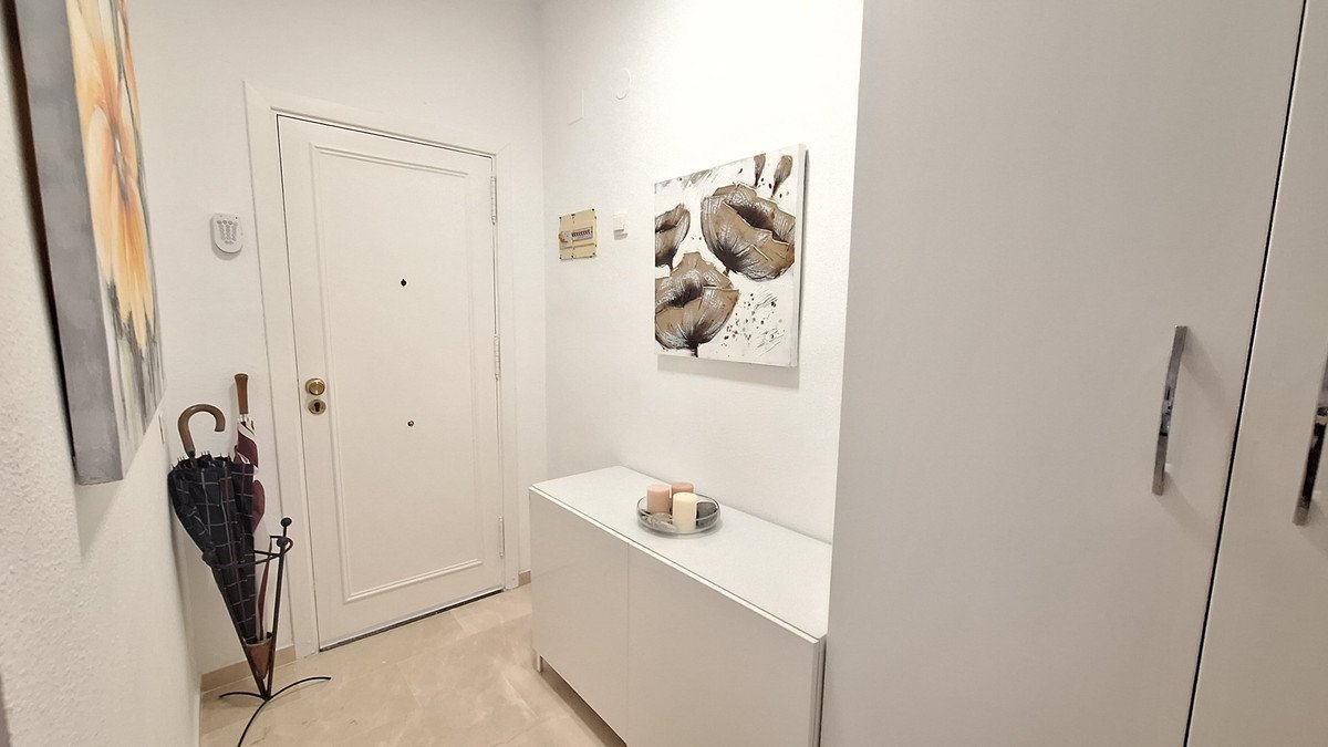 2 Bed Middle Floor Apartment in Estepona