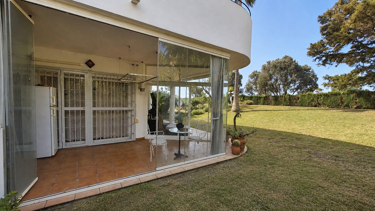 2 Bed Middle Floor Apartment in Estepona