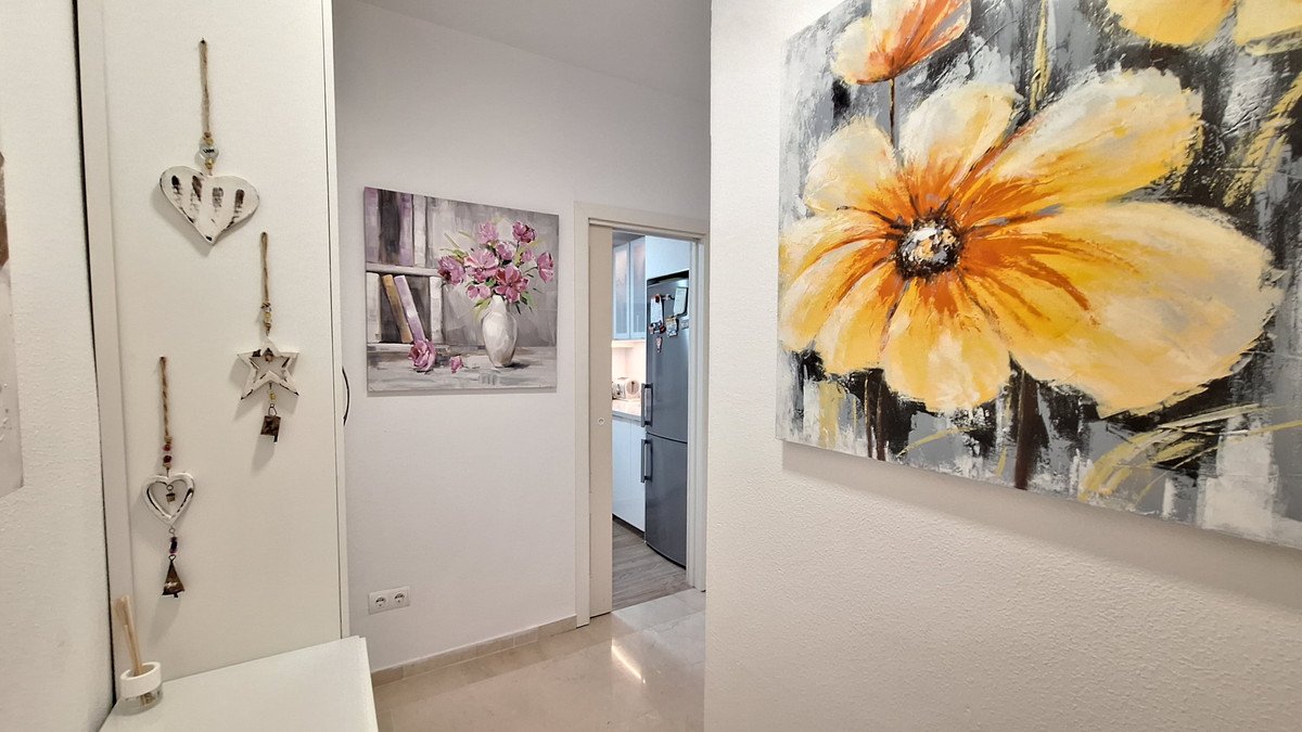 2 Bed Middle Floor Apartment in Estepona