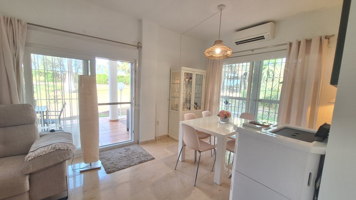 2 Bed Middle Floor Apartment in Estepona