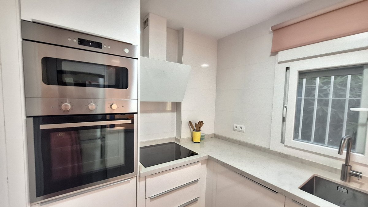 2 Bed Middle Floor Apartment in Estepona