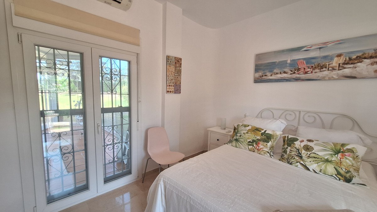 2 Bed Middle Floor Apartment in Estepona