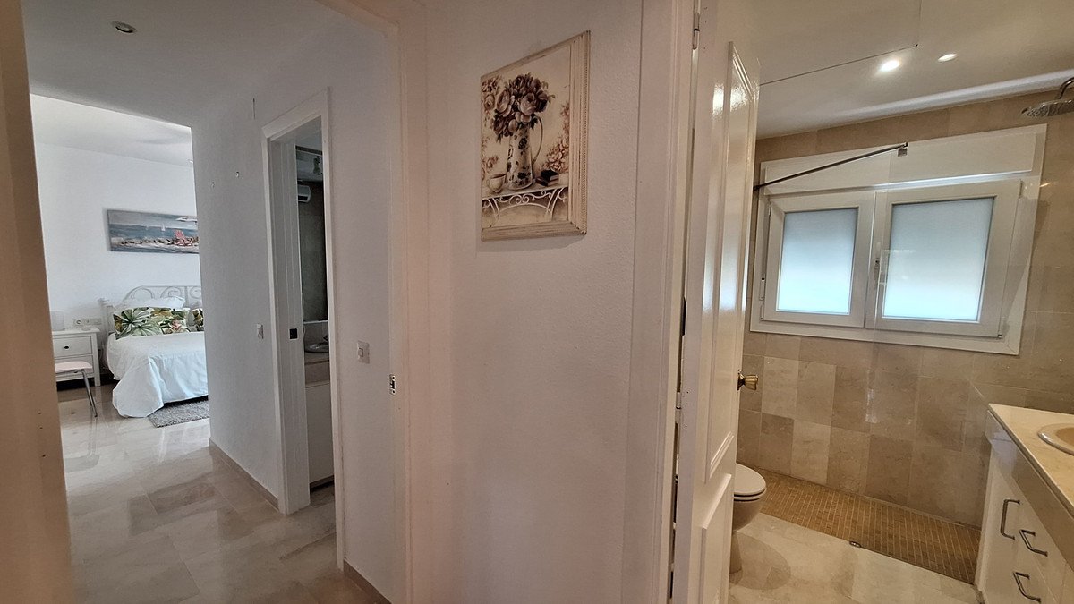 2 Bed Middle Floor Apartment in Estepona
