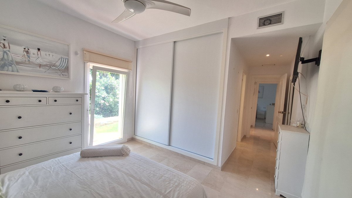 2 Bed Middle Floor Apartment in Estepona