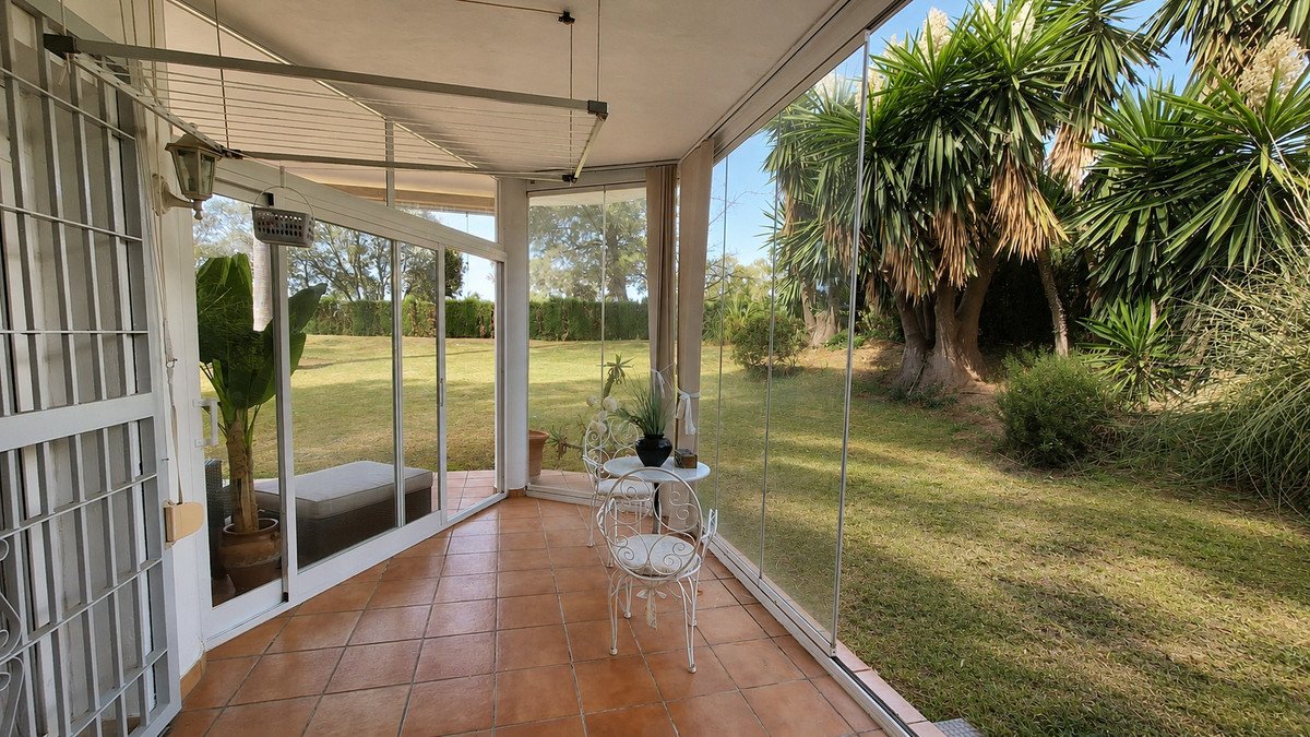 2 Bed Middle Floor Apartment in Estepona