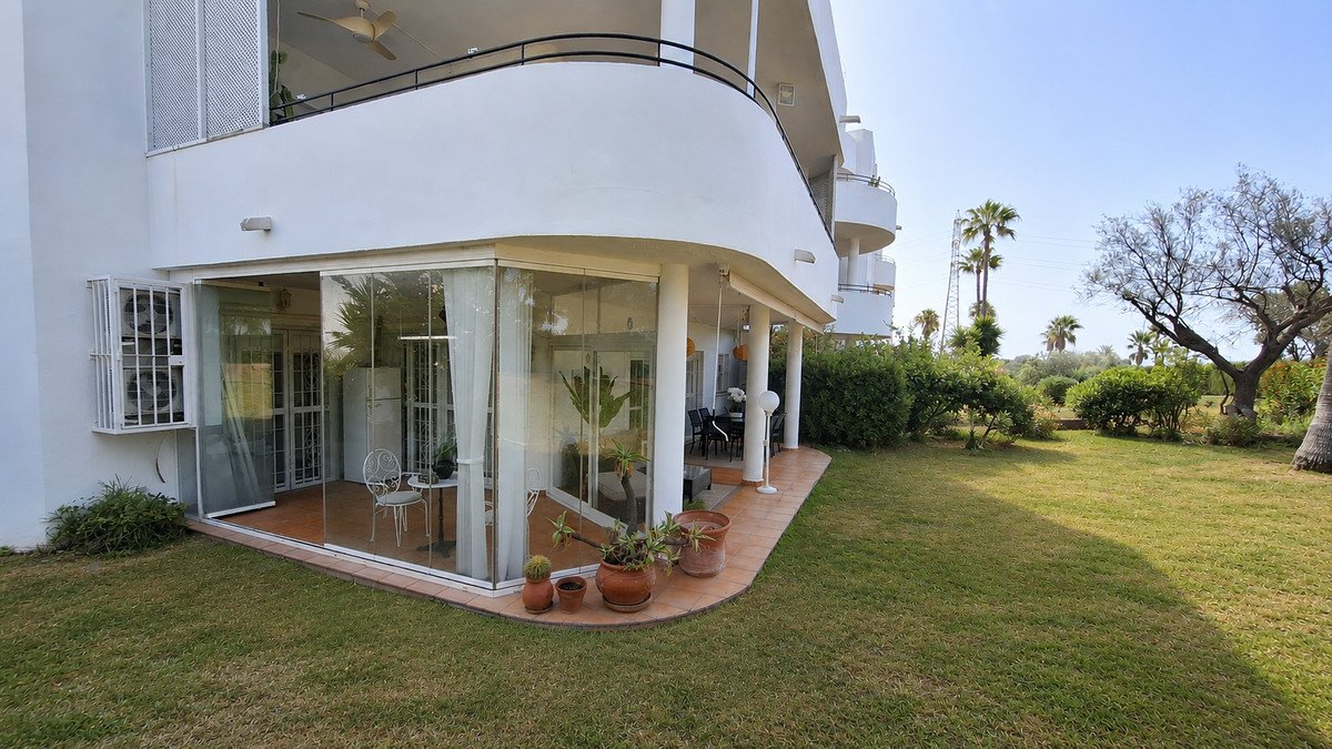 2 Bed Middle Floor Apartment in Estepona