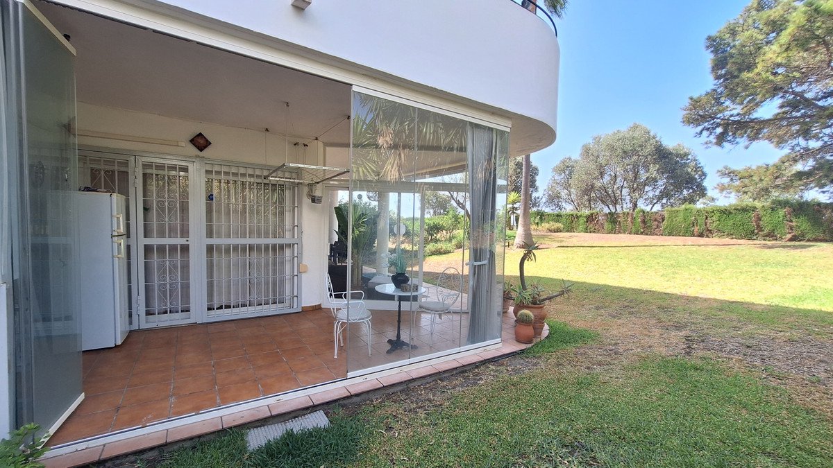 2 Bed Middle Floor Apartment in Estepona