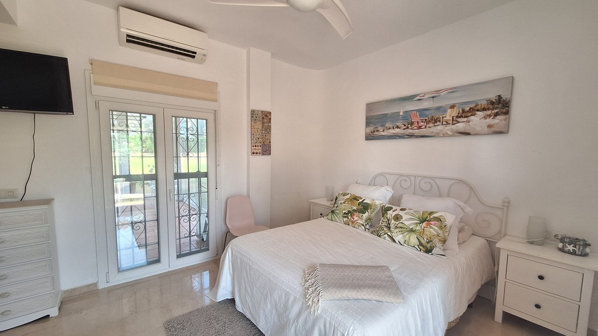2 Bed Middle Floor Apartment in Estepona