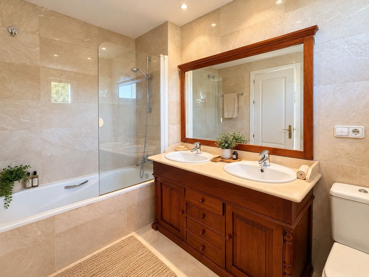 3 Bed Middle Floor Apartment in Los Arqueros