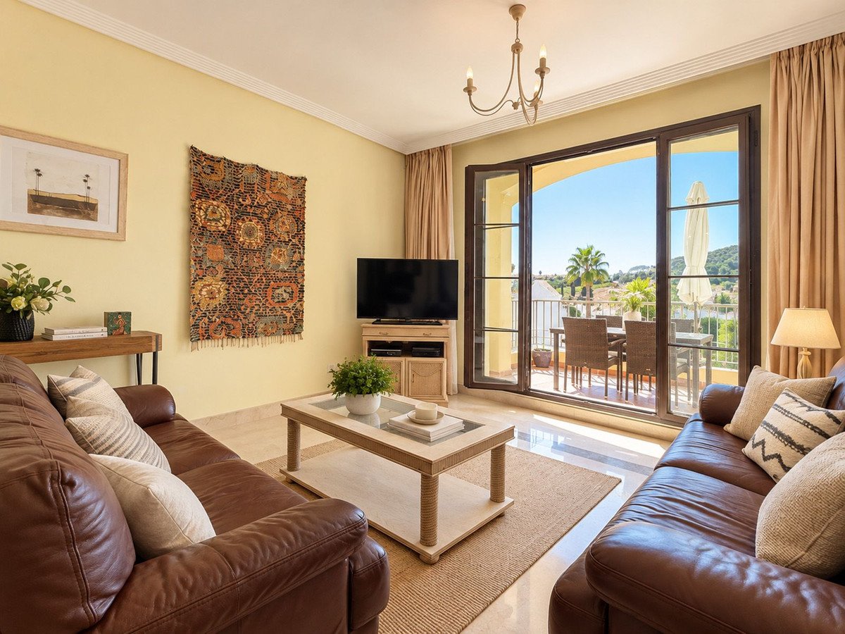3 Bed Middle Floor Apartment in Los Arqueros