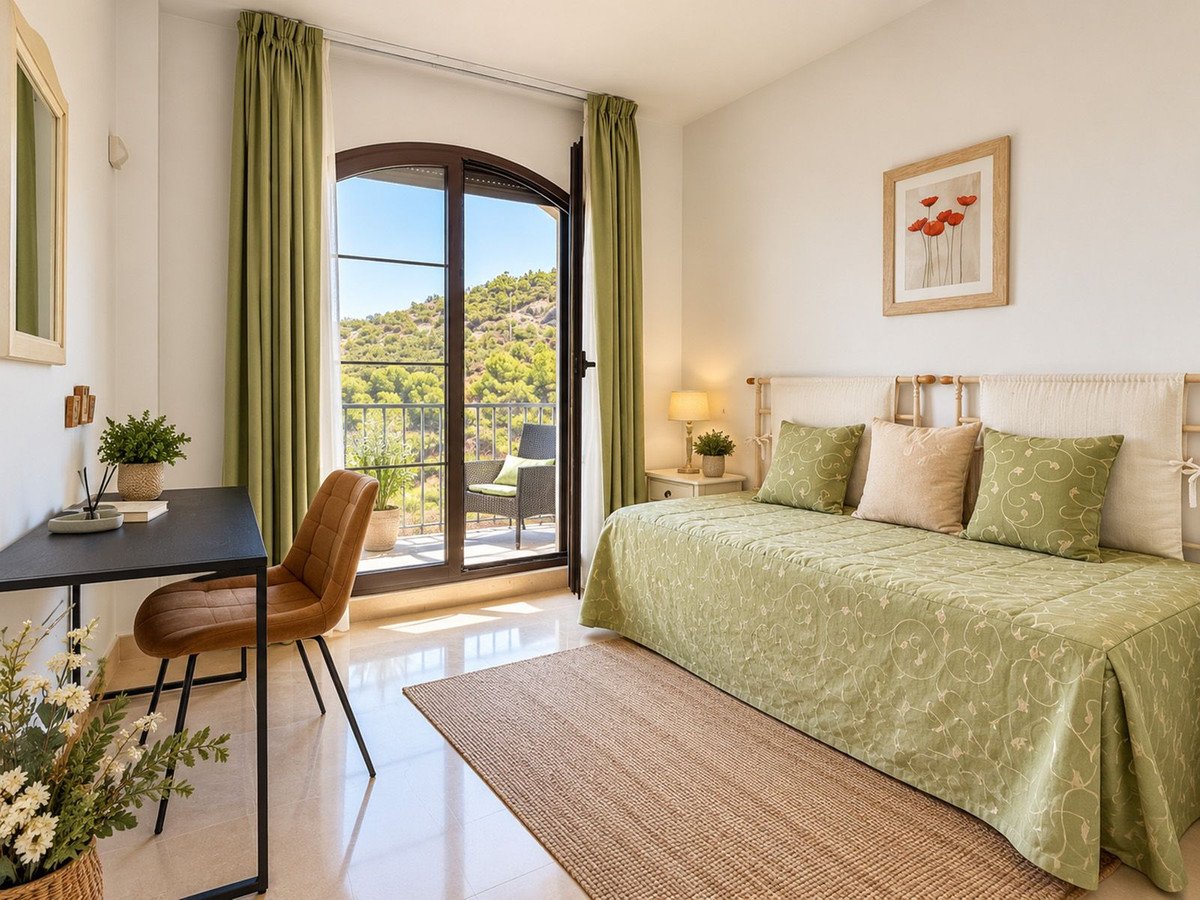 3 Bed Middle Floor Apartment in Los Arqueros