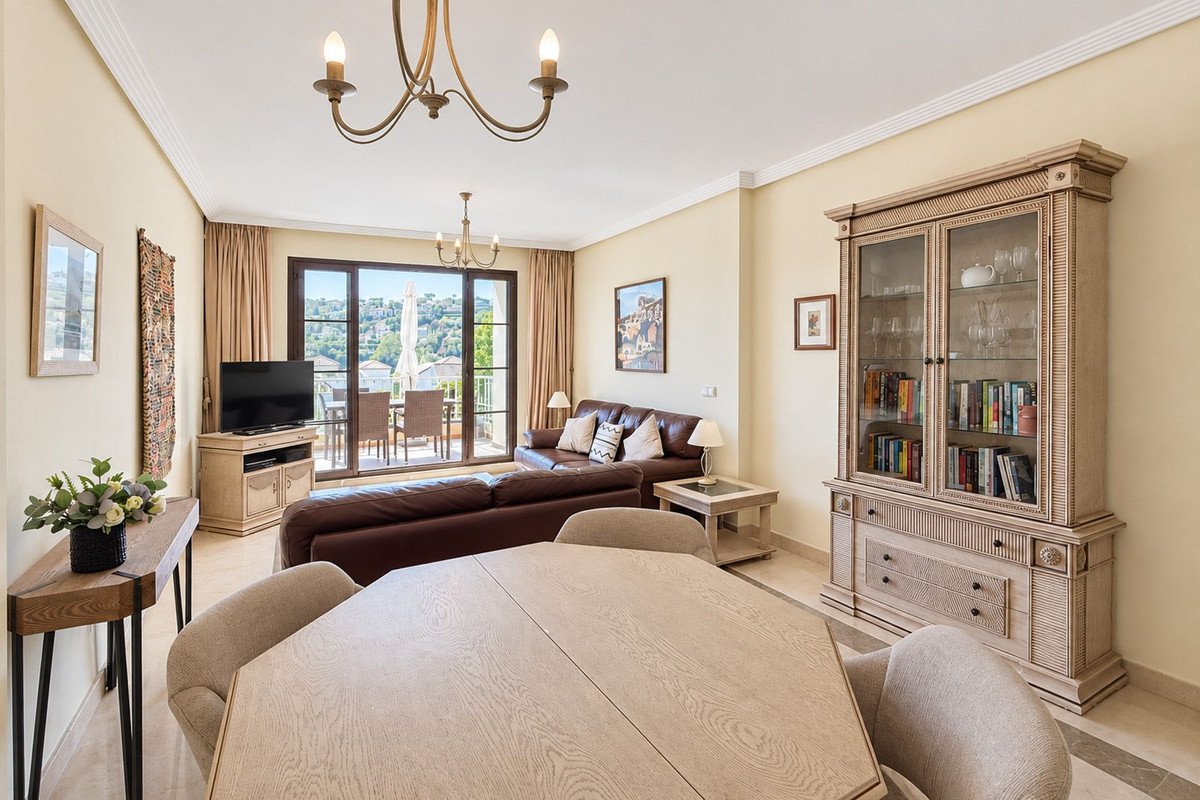 3 Bed Middle Floor Apartment in Los Arqueros