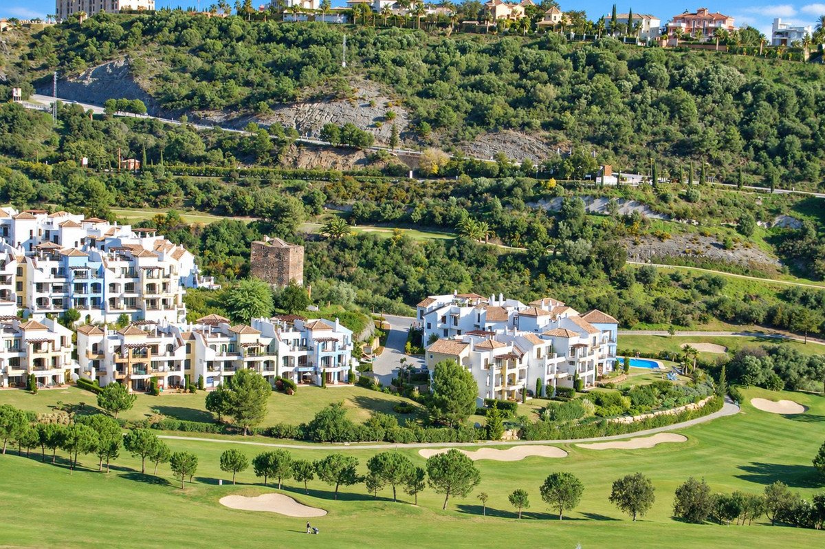 3 Bed Middle Floor Apartment in Los Arqueros