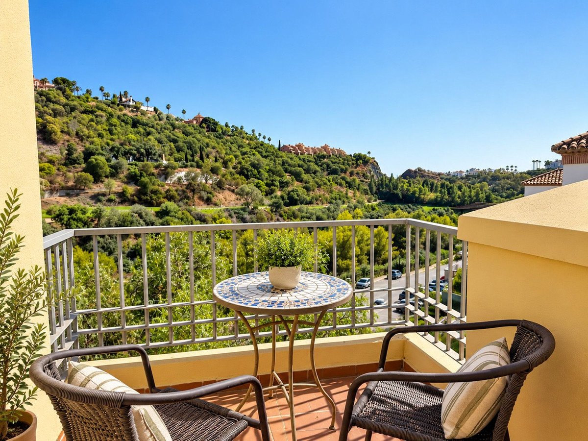 3 Bed Middle Floor Apartment in Los Arqueros
