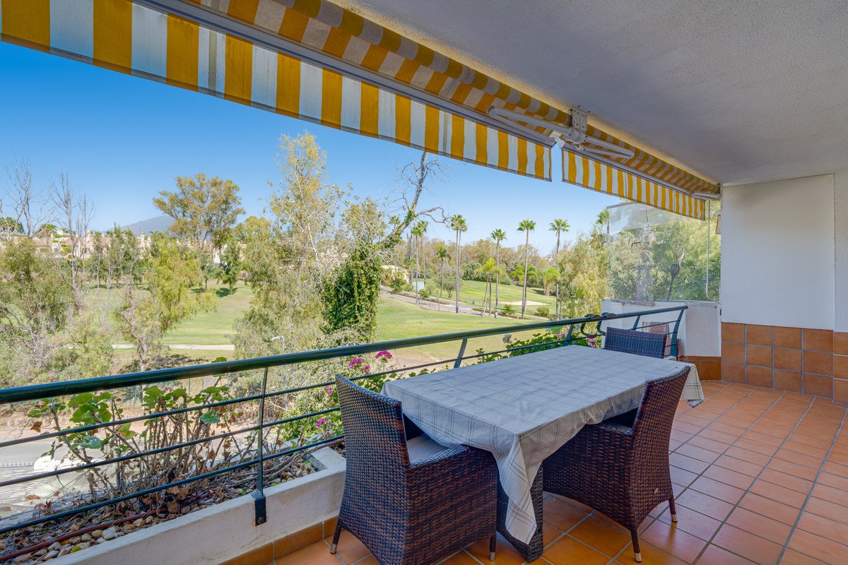 2 Bed Middle Floor Apartment in San Pedro de Alcántara