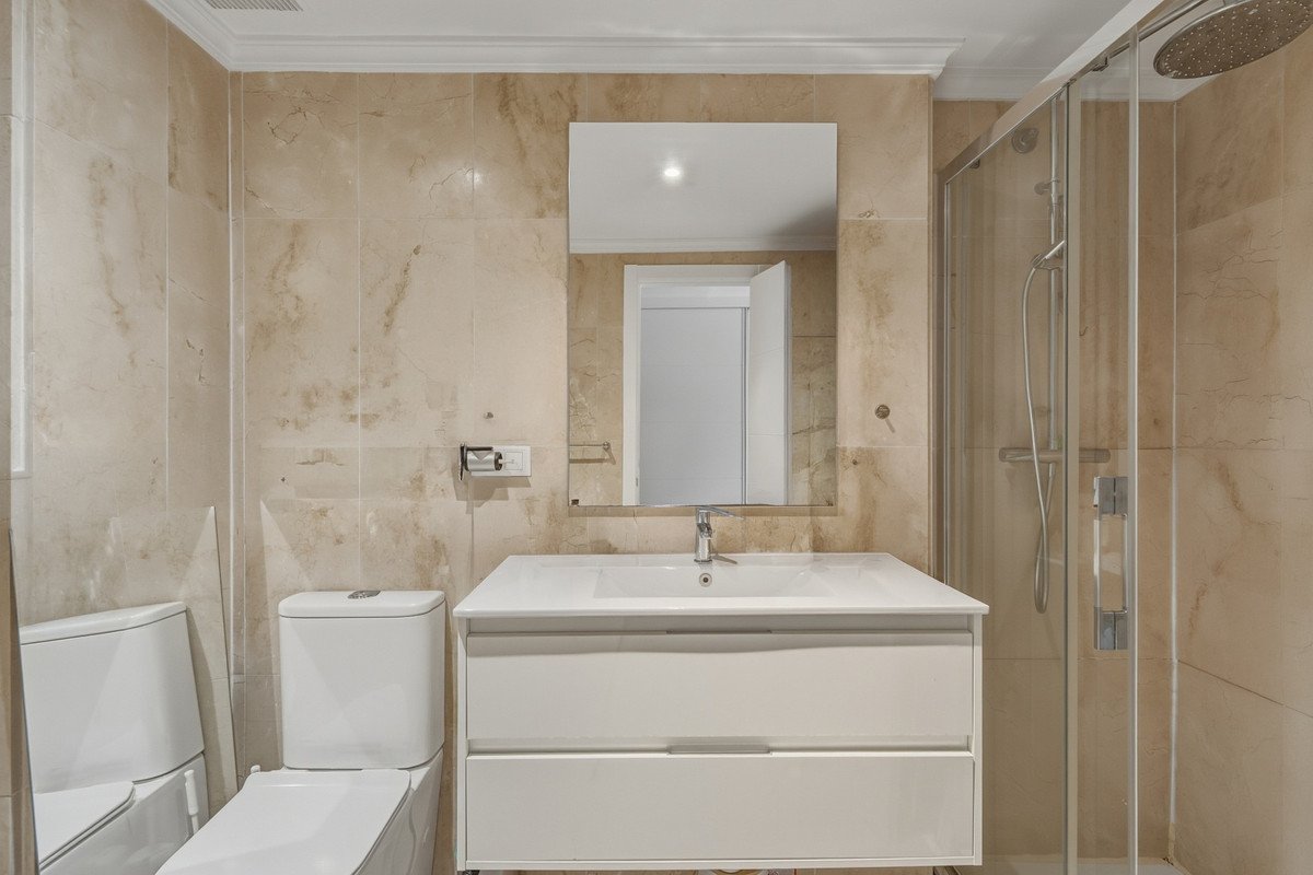 2 Bed Middle Floor Apartment in San Pedro de Alcántara