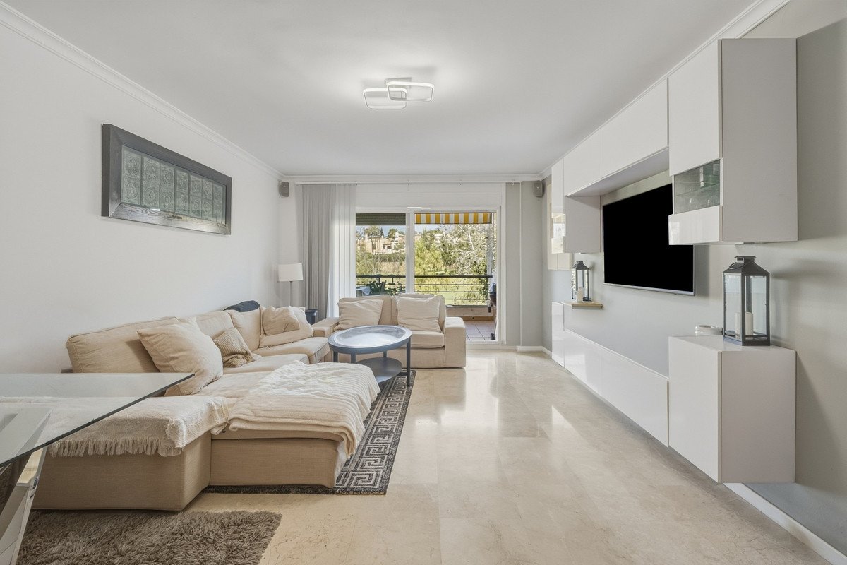 2 Bed Middle Floor Apartment in San Pedro de Alcántara
