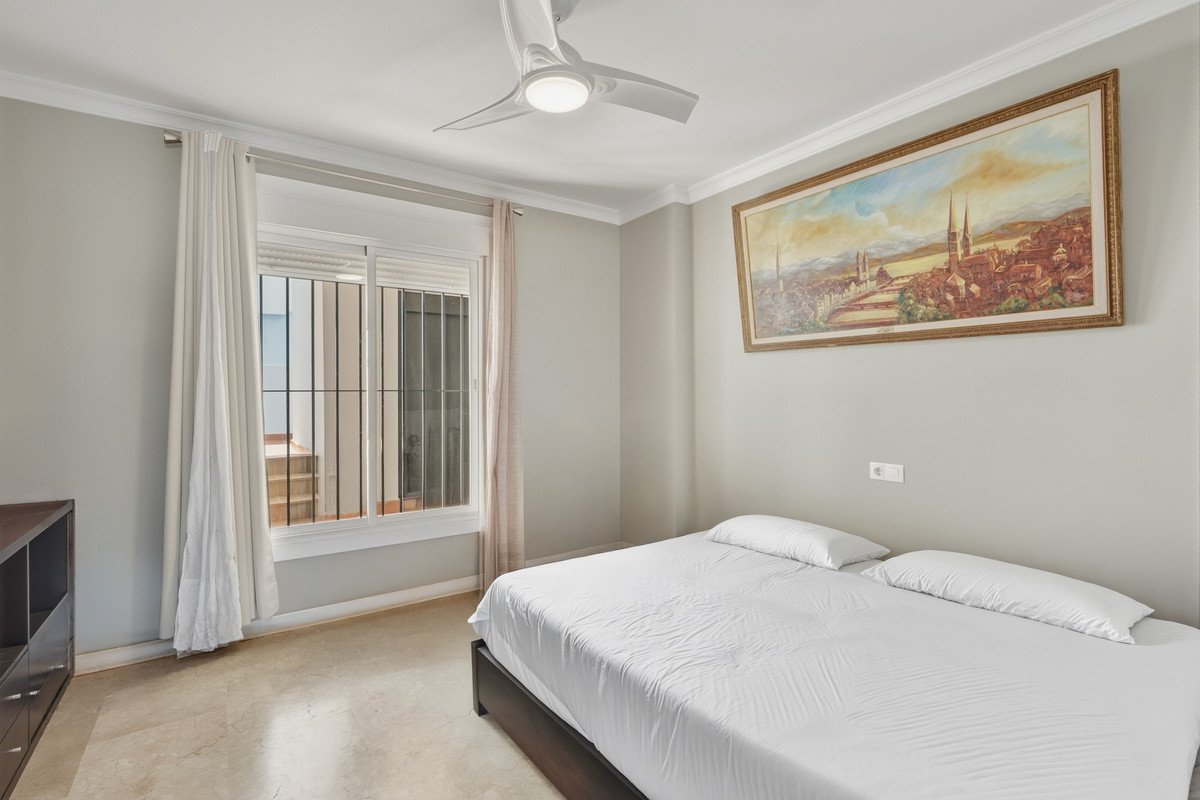 2 Bed Middle Floor Apartment in San Pedro de Alcántara
