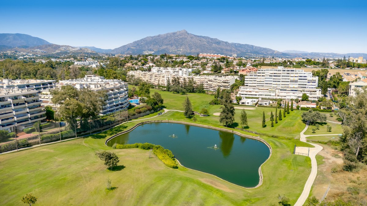 2 Bed Middle Floor Apartment in San Pedro de Alcántara