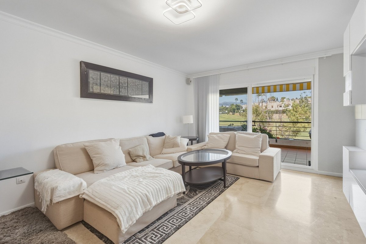 2 Bed Middle Floor Apartment in San Pedro de Alcántara
