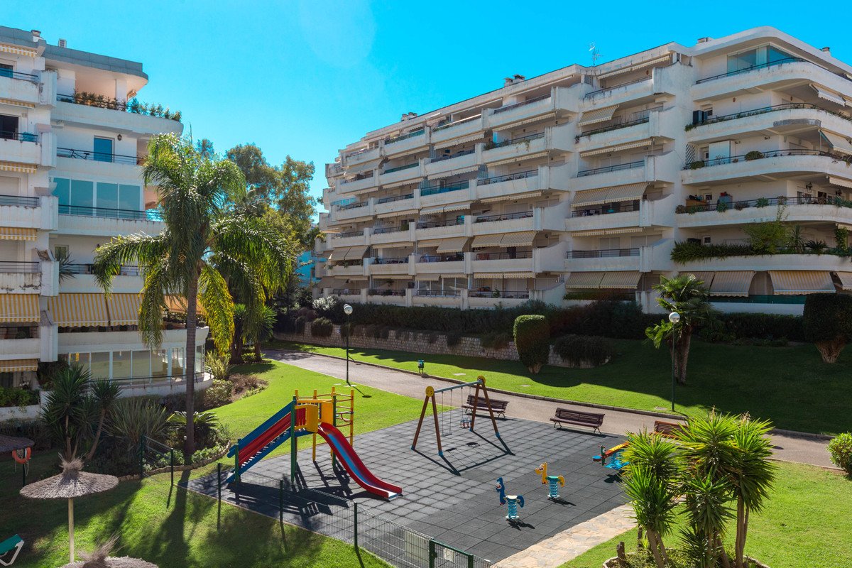 2 Bed Middle Floor Apartment in San Pedro de Alcántara