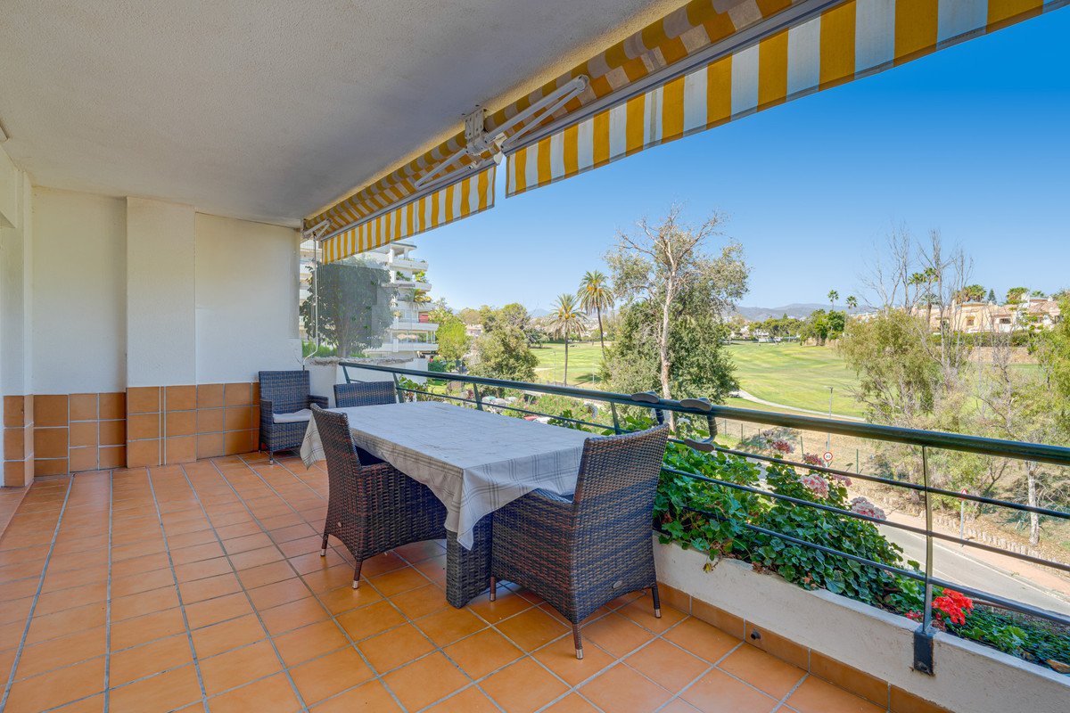 2 Bed Middle Floor Apartment in San Pedro de Alcántara