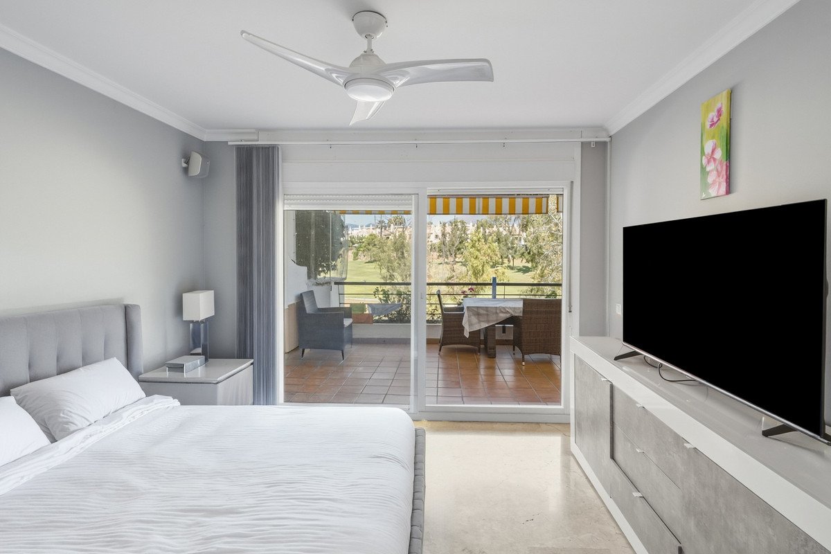 2 Bed Middle Floor Apartment in San Pedro de Alcántara