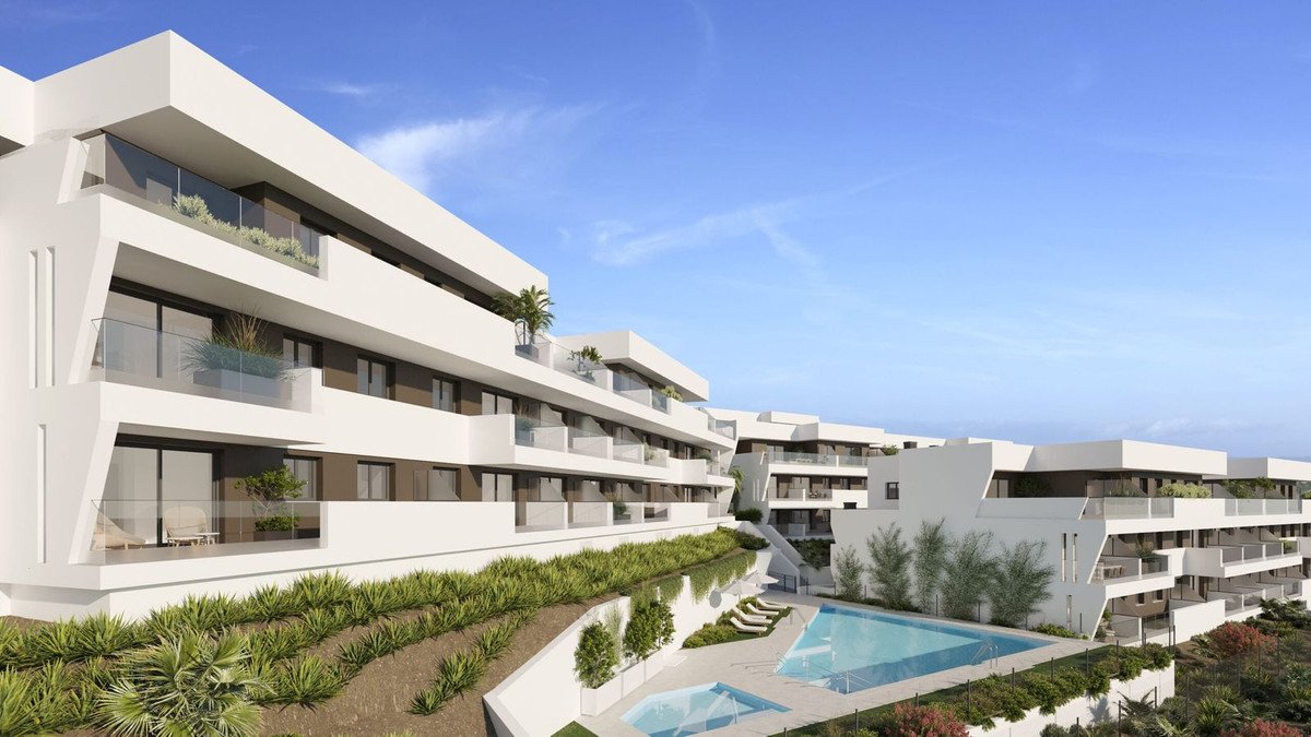 2 Bed Middle Floor Apartment in Estepona