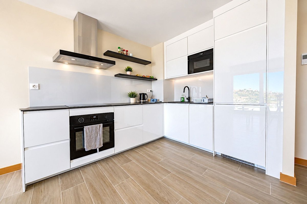 2 Bed Middle Floor Apartment in Estepona