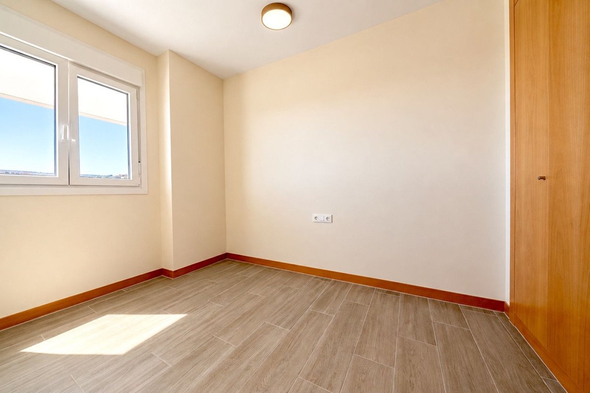 2 Bed Middle Floor Apartment in Estepona