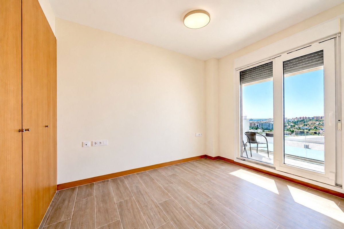 2 Bed Middle Floor Apartment in Estepona