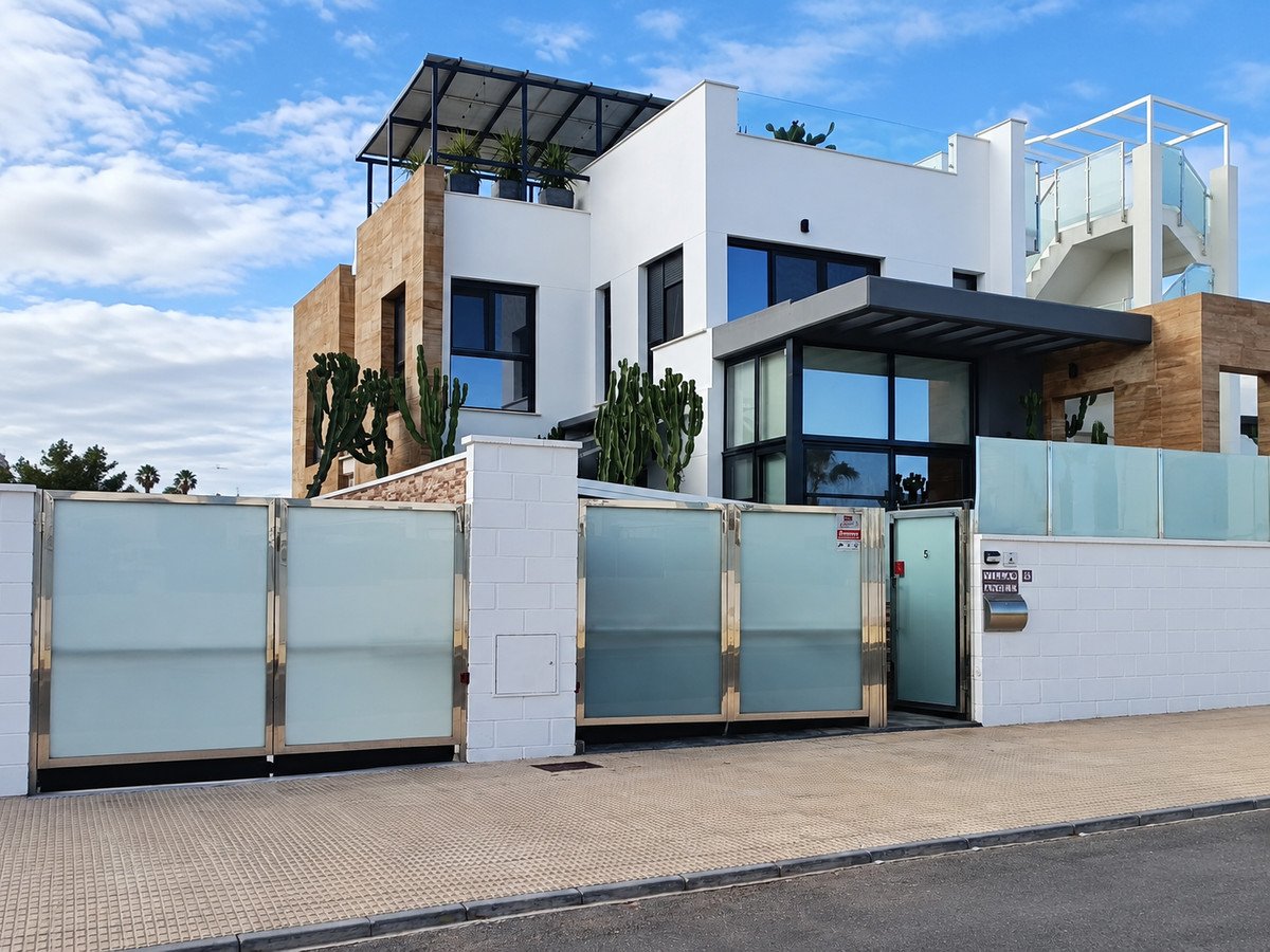 3 Bed Detached Villa in Lomas de Cabo Roig