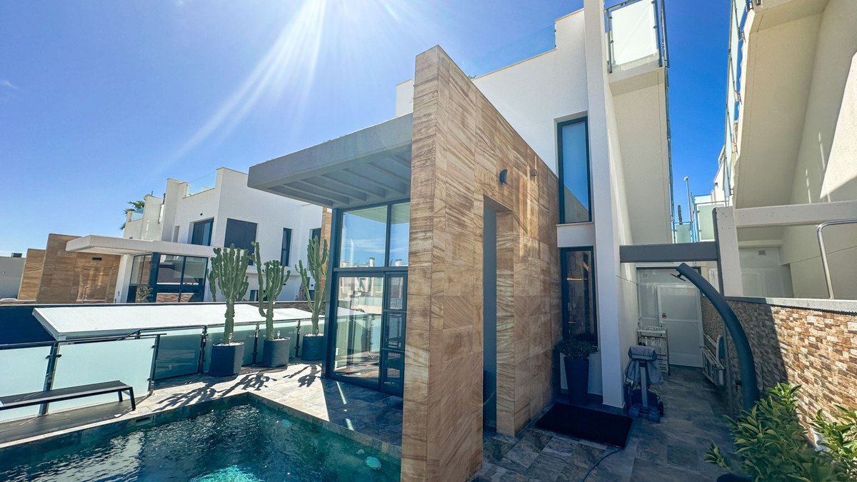 3 Bed Detached Villa in Lomas de Cabo Roig