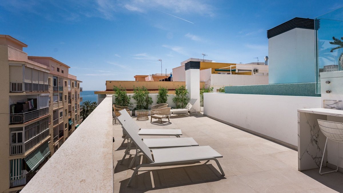 2 Bed Top Floor Apartment in Estepona