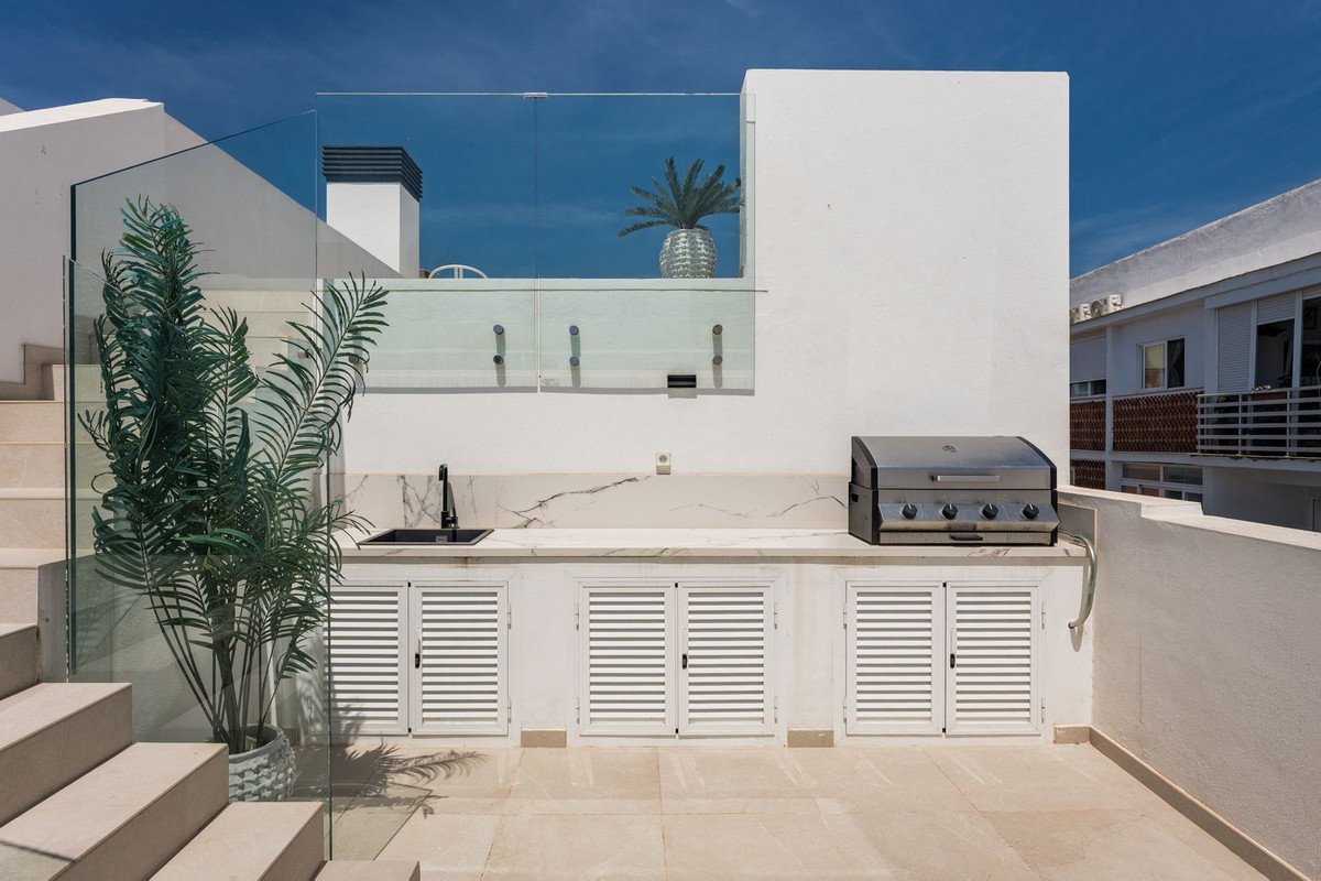2 Bed Top Floor Apartment in Estepona