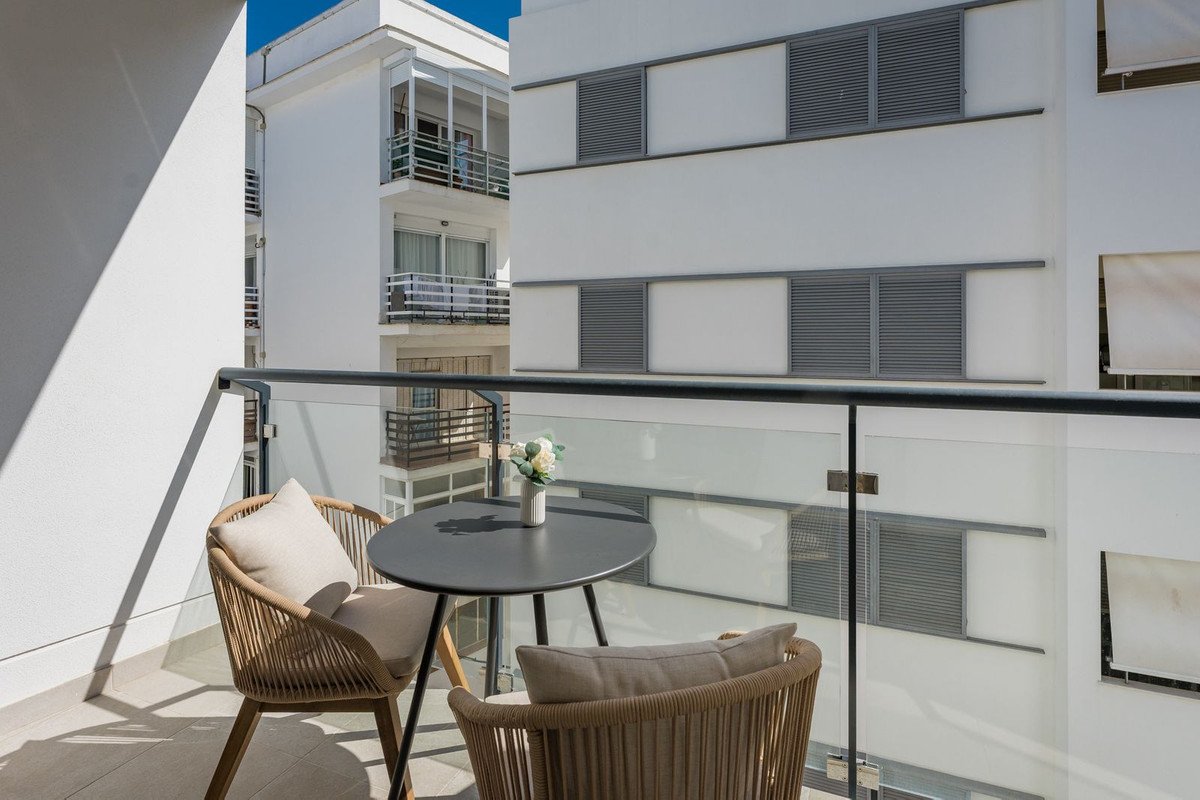 2 Bed Top Floor Apartment in Estepona