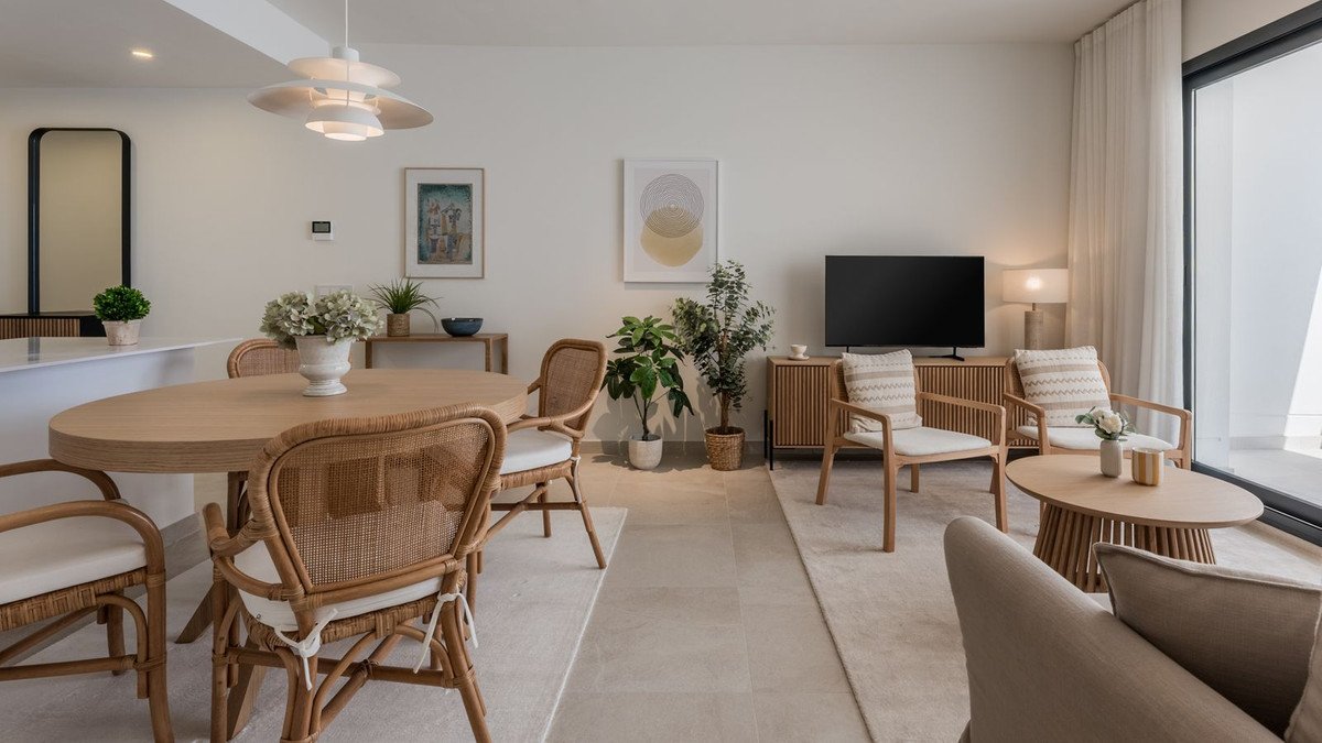 2 Bed Top Floor Apartment in Estepona