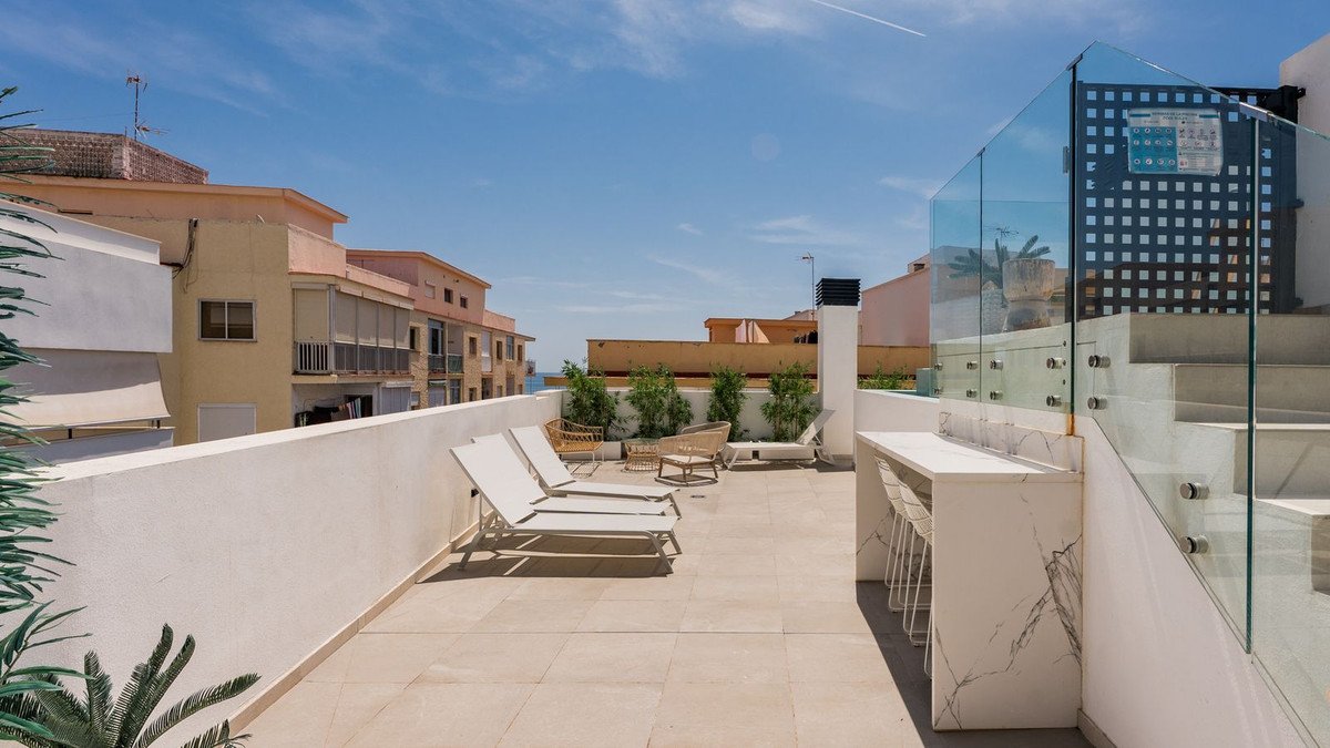 2 Bed Top Floor Apartment in Estepona