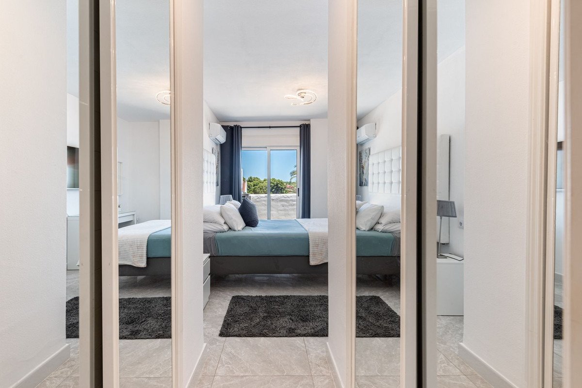 3 Bed Middle Floor Apartment in Nueva Andalucía