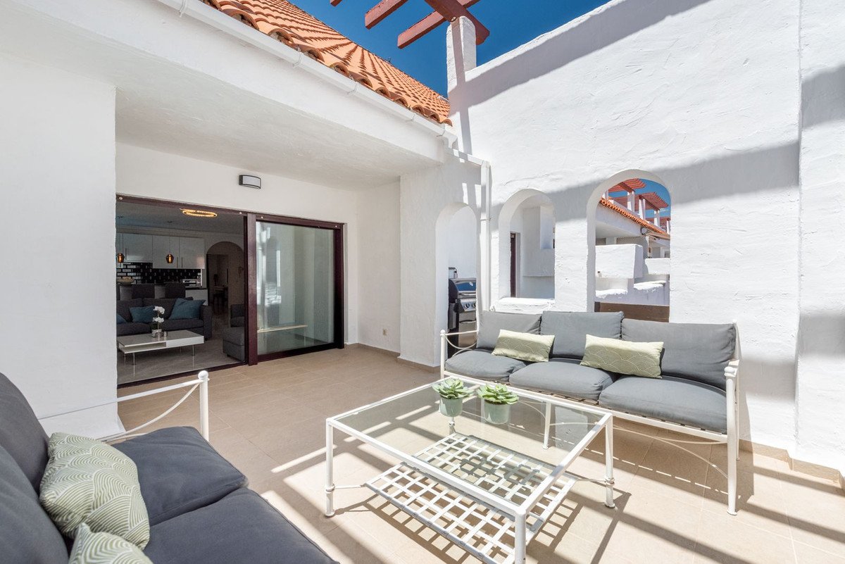 3 Bed Middle Floor Apartment in Nueva Andalucía