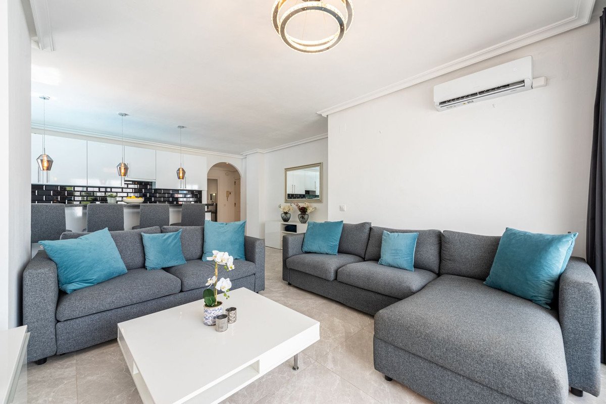 3 Bed Middle Floor Apartment in Nueva Andalucía