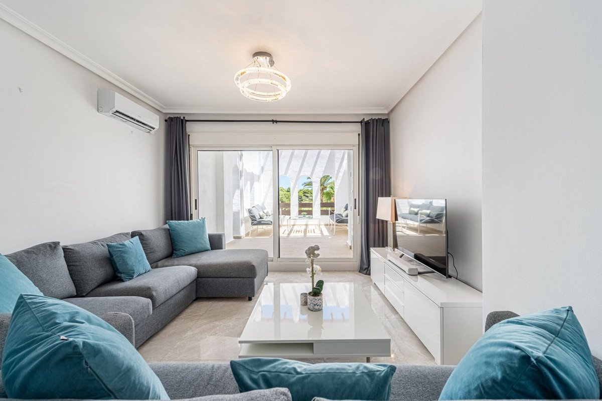 3 Bed Middle Floor Apartment in Nueva Andalucía