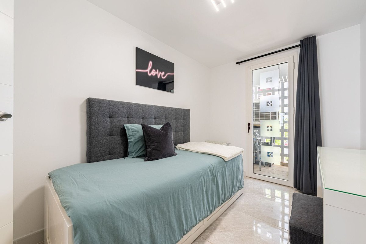 3 Bed Middle Floor Apartment in Nueva Andalucía